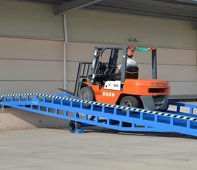 沈丘移动式卸货平台（叉车用）